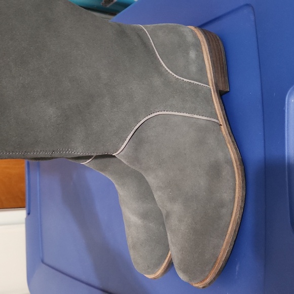 Ugg riding boots sz 9 in the color gray - Picture 2 of 5